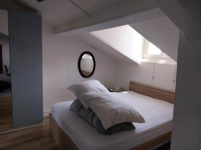 Cozy attic Clichy Levallois